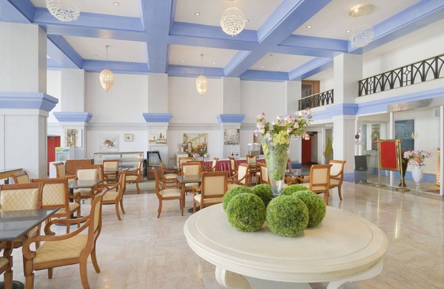 Capital O 44162 Royal Palms Hotel - Rose Collection