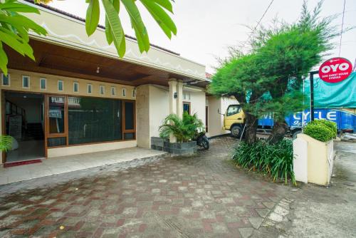 Capital O 90643 Suri Guest House Syariah