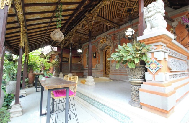 Capital O 94011 Binhari Guest House