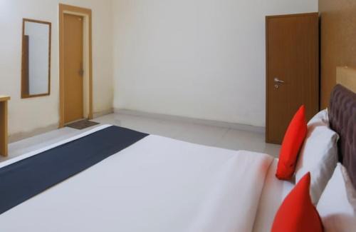 Capital o diamond imperial hotel Noida