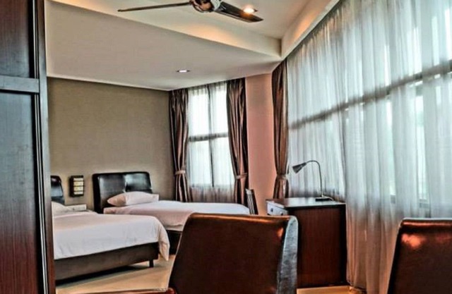 Capital O Rail Hotel