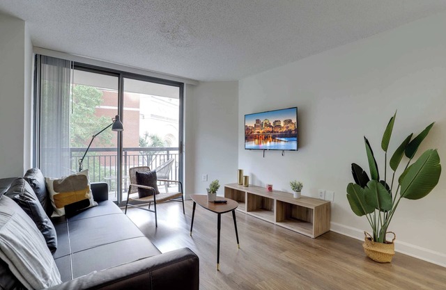 Bright & Modern Apartment @Pentagon City