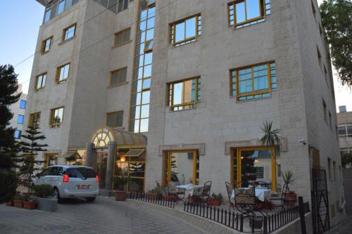 Capri Hotel Suites