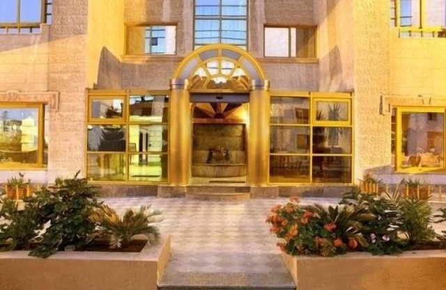 Capri Hotel Suites