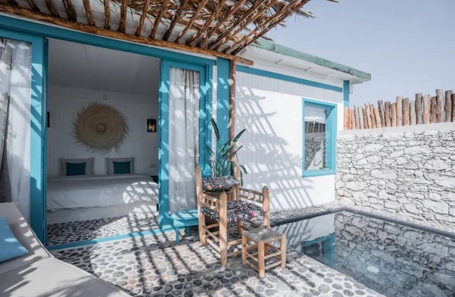 CapSimBay Teal beachfront Cabin-private pool with stunning views