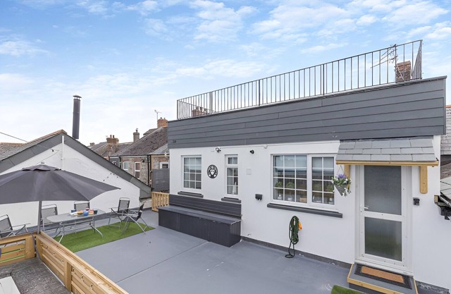 Captain Jacks Retreat. Nr Newquay, Padstow, Eden. Sleeps up to 8 People 4+ bed