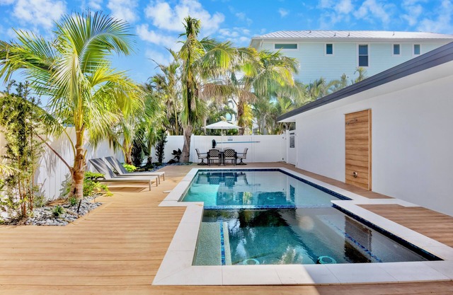 Captain's Quarters at Anna Maria Island Inn