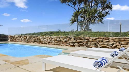Captain's Quarters - Absolute Beachfront, Pool, Pets, Family Friendly