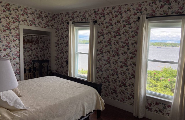 Captain's Quarters - Seaside Suite on Popham Beach!