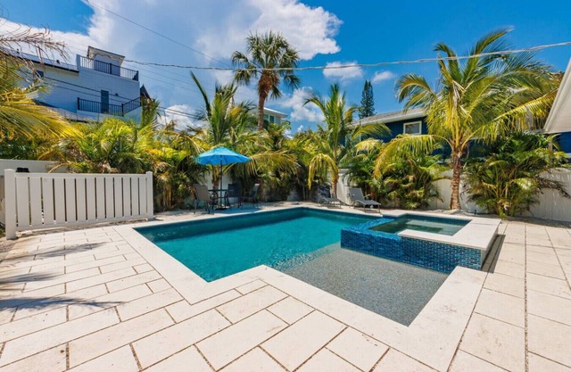 Captain's Quarters! Bungalow steps from the beach!