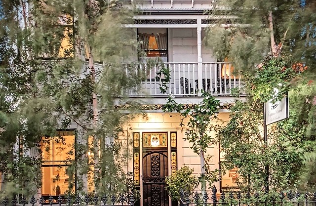 Captain's Retreat Apartments and Cottages