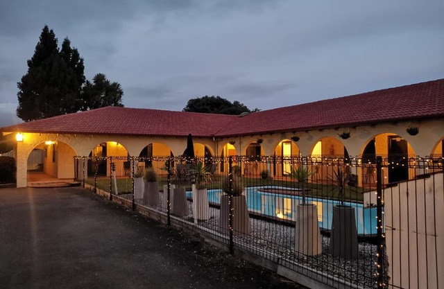 Captains Quarters Motor Inn