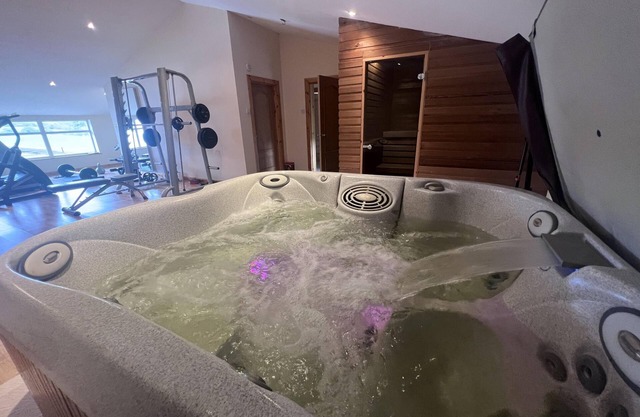 Captivating 2 Bed Apartment in Newhouse