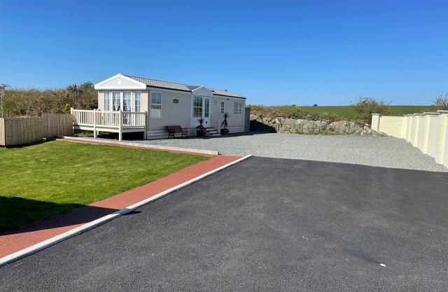 Captivating 2-Bed Static Caravan on Private land