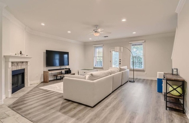 Captivating 4BR Haven with Park View near DT