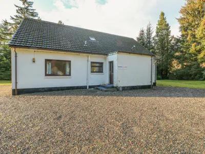 Captivating 5-Bed Cottage with private hot tub