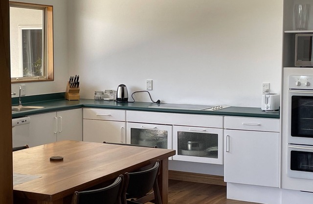 Captivating Sea Views with easy walk to the beaches
