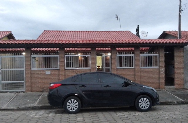 ¡CASA CARAGUATATUBA CON 4 DORMITORIOS A 5 MINUTOS DE LA PLAYA DE PALMEIRAS, A 5 DEL CIGARRILLO!