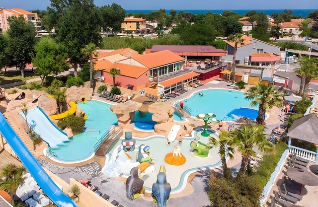 Caravana 'Mobil-Home' con Piscina Compartida y Terraza Privada