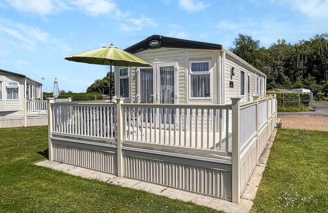 2 bedroom accommodation in Woodthorpe