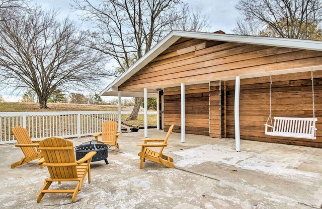 Carbondale Cabin ~ 10 Mi to Crab Orchard Lake