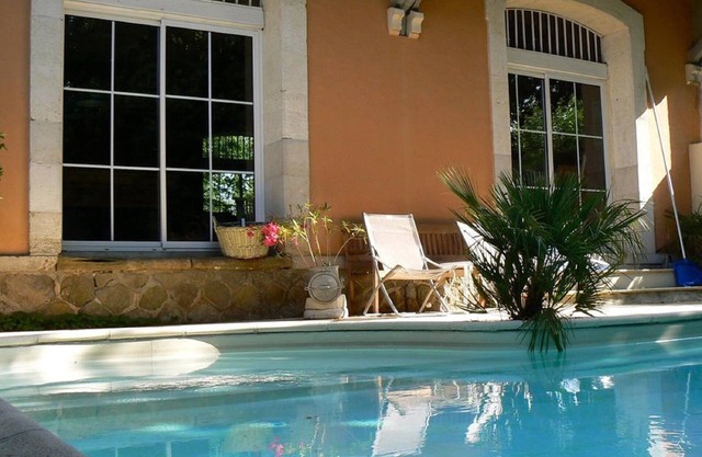 CARCASSONNE : GRAND LOFT AVEC PISCINE PRIVEE DANS VIEILLE GARE