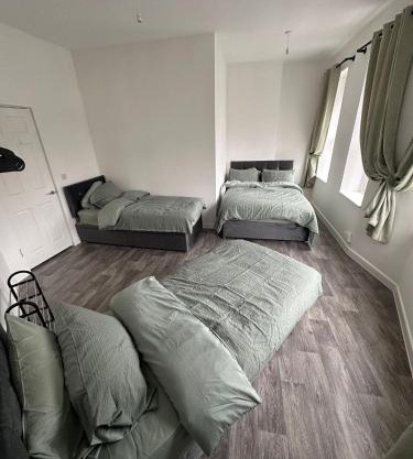 Cardiff flat 3 mins to city centre sleeps up to 6