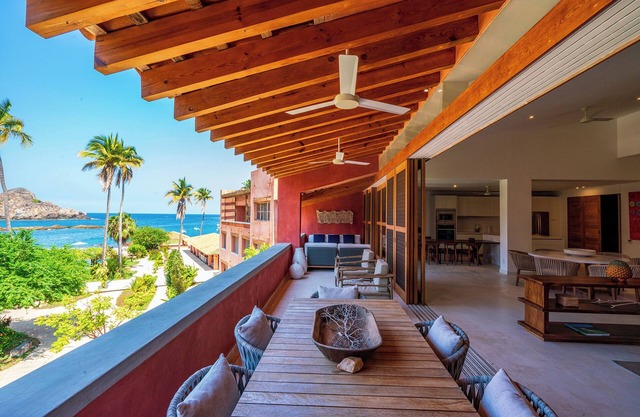 Blend oceanfront retreat where barefoot comfort meets island views and starlit skies.