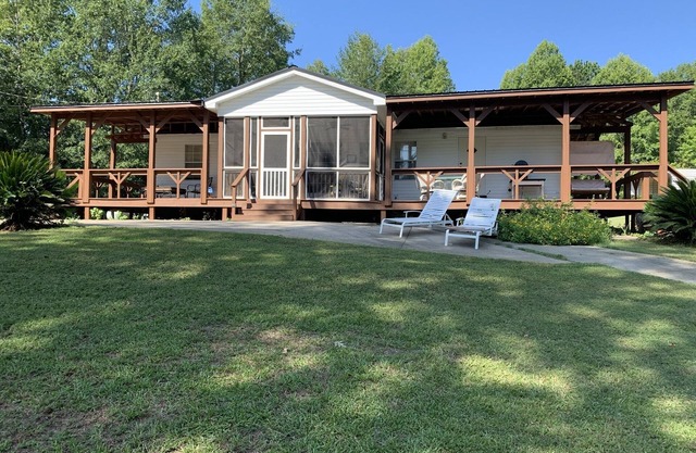 Carey’s Cove on Lake Sinclair