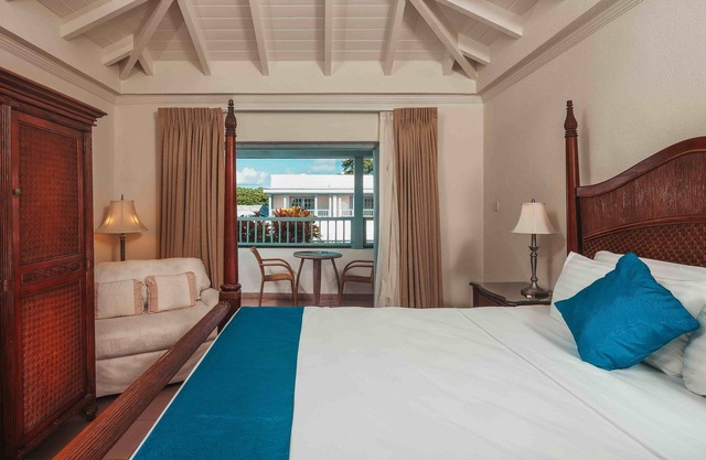 Caribbean Getaway! 2 Units w/ Stunning Views! FREE Parking, Airport Shuttle!