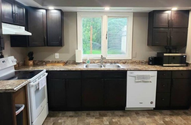 Caribou Flat II: Theater, Firepit & Private Yard!