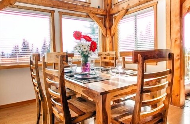 Caribou Meadows por Historic Kilcher Family Homestead en Alaska, la última frontera