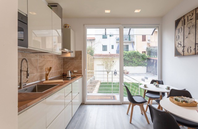 Carla's Rooms with Private Bathroom & Shared Kitchen