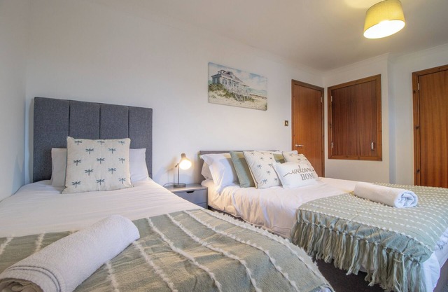 Carloway House; Spacious 2 bed house, free parking.