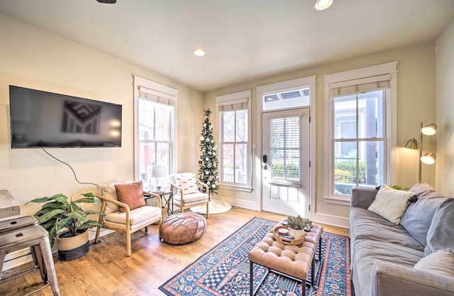 Carlton Landing Home: Walk to Lake & Parks!