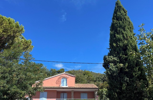 Parte superior de la villa amplia y luminosa Manosque ajardinada