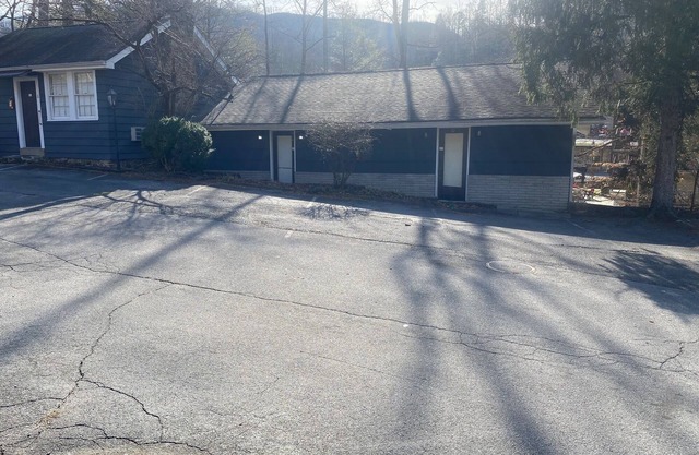 Carr's Cottages Suites 10 & 11