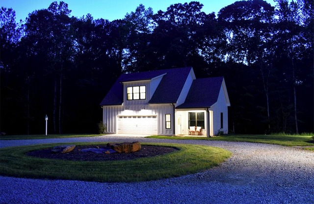 Carriage house retreat - a cozy place to unwind and breathe the country air!