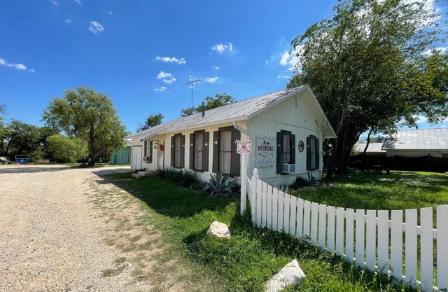 Carriage Inn - Cottage
