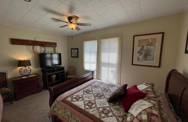 Carriage Inn - Tarpley Suite 5