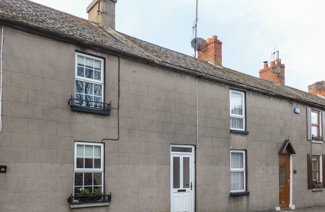 CARRICK HOUSE, family friendly in Wexford Town, County Wexford