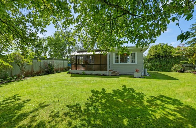 Carrington Countryside - New Plymouth Holiday Home