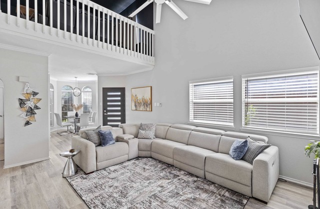 Carrollton Silver Screen Stay w/ 2 car garage