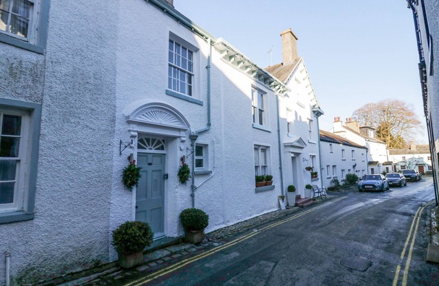 CARTMEL FLAT, romantic in Cartmel