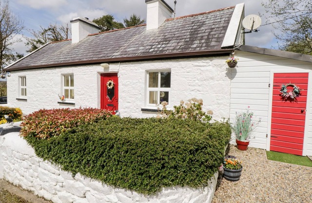 CARTRON COTTAGE, family friendly in Ballintubber, County Mayo