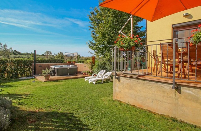 Casa Agata, hidromasaje, hermoso jardín y terraza, pueblo tranquilo.
