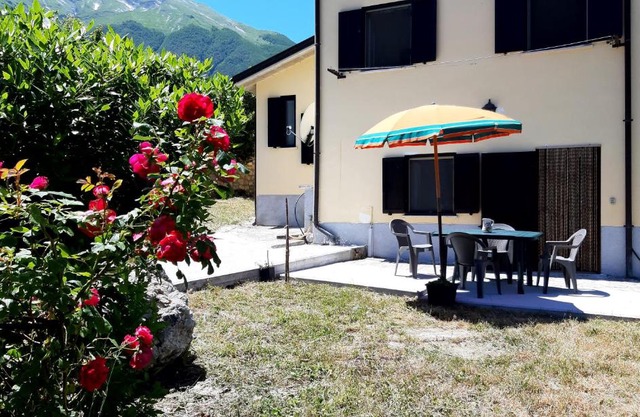 Casa ai piedi del monte Camicia