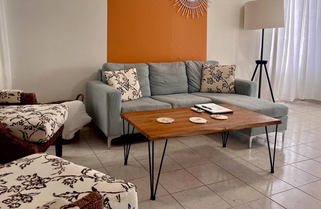Casa Alani--Charming 3 Bedroom Near Beaches and Airport