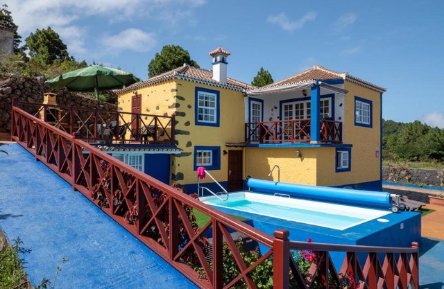 CASA ALBA, casa rural con piscina-spa climatizada hasta 34º gratuito y vistas al mar
