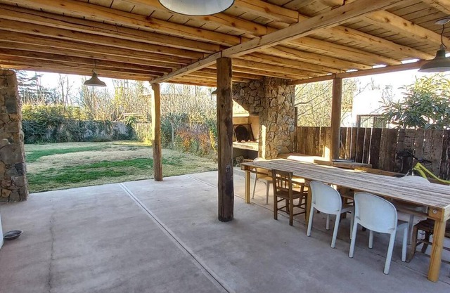 Casa alegre con chimenea interior